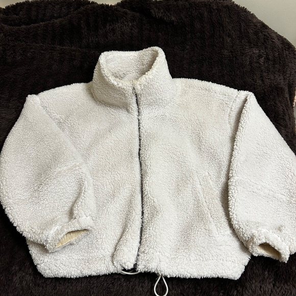 Lululemon Sherpa Jacket - Picture 2 of 3